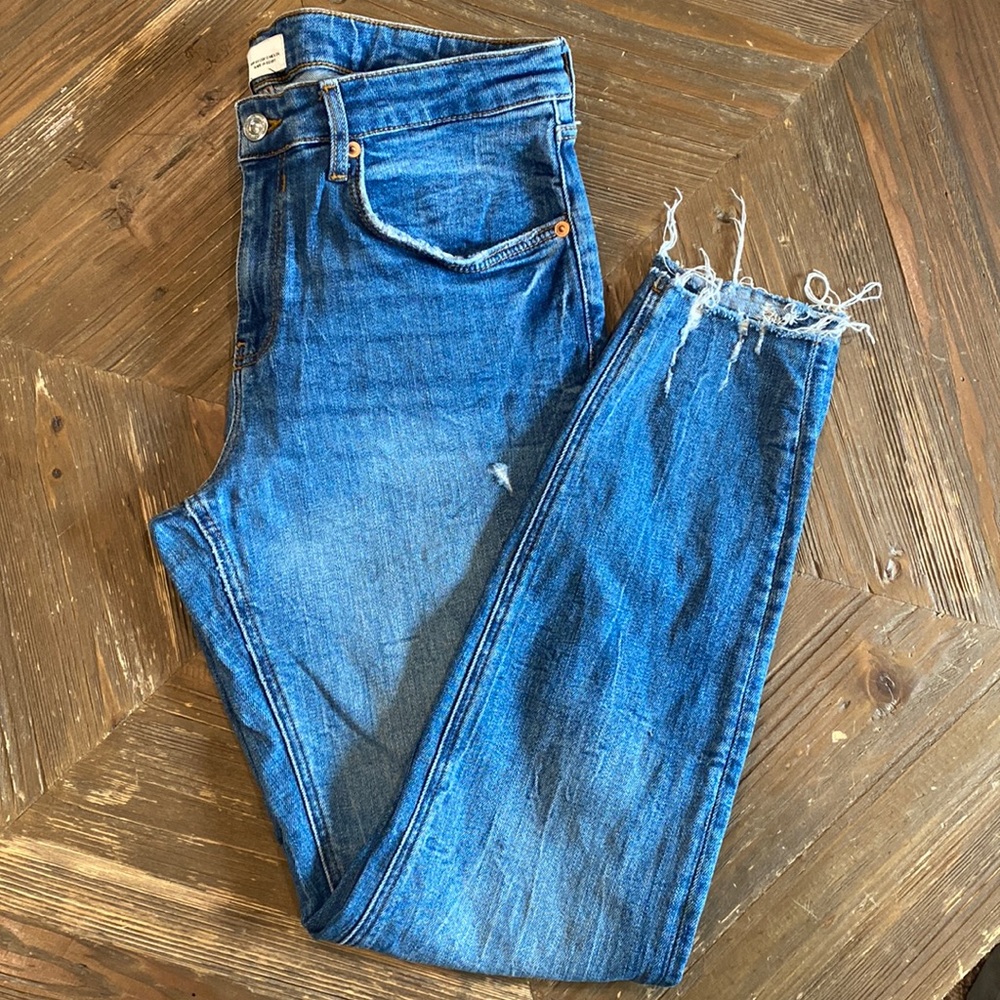 COPY - Zara distressed skinny jeans w/ stretch sz 12